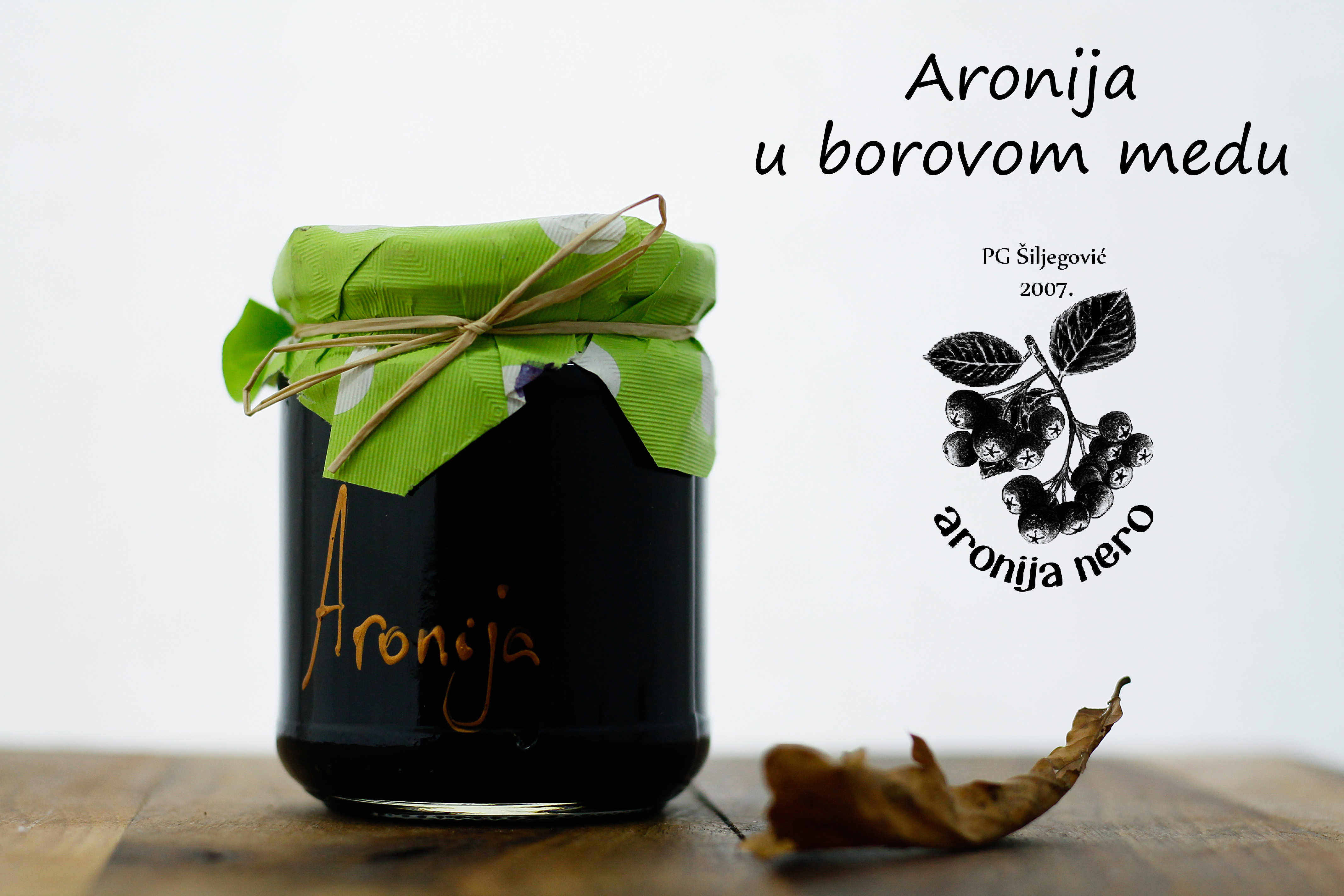 Borov med sa aronijom